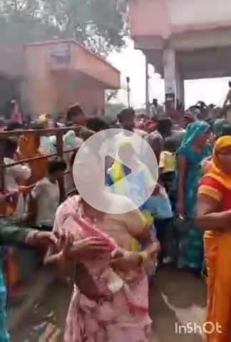 एत्मादपुर: पोईया चौराहा के पास स्थित टेढ़श्वर महादेव मंदिर पर उमड़ा कावड़ियों का जनसैलाब, बम बम भोले के जयकारों से गूंजा शिवालय