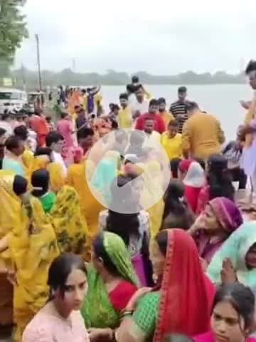 टीकमगढ़: टीकमगढ़ में राष्ट्रीय परशुराम सेना ने निकाली कावड़ यात्रा, नगर पालिका अध्यक्ष अब्दुल गफ्फार ने की पूजा अर्चना