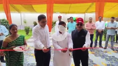 जौनपुर: कलेक्ट्रेट स्थित प्रेक्षागृह में शिक्षा और स्वास्थ्य क्षेत्र में तेजी से हो रहा विकास