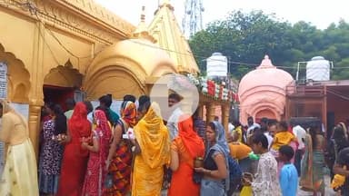 उतरौला: श्रावण मास के तीसरे सोमवार को उतरौला में शिवालयों में भक्तों की लगी रही भीड़