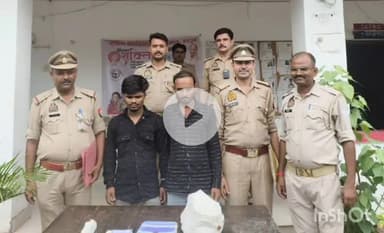 उरई: उरई कोतवाली पुलिस ने चेकिंग के दौरान दो लुटेरों को गिरफ्तार किया, चोरी का सामान व अवैध असलाह बरामद