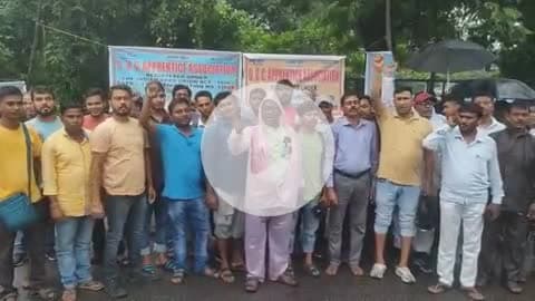 अप्रेंटिस एसोसिशन ने अभिलंब नियुक्त की मांग को लेकर अनिश्चित कालीन बेमियादी धरना शुरू।