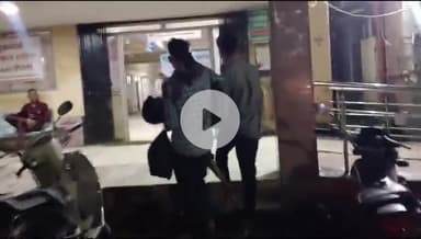 बांसवाड़ा: शहर के कागदी पिकअप के पास बाइक चालक बिजली के पोल से टकराया, लगी चोट, एमजी अस्पताल में उपचार जारी