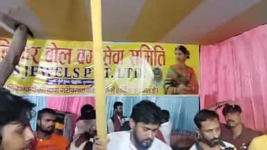 हर साल की भांति इस साल भी मुजफ्फरपुर तुर्की रोड में प्रबुद्ध रौनियार समाज के द्वारा कई जगहों पर कई रौनियार संगठनो ने बोलबम कावरियों के सेवा के लिए भक्तिभाव से जुड़े है।इस कैम्प में इतनी खचाखच भीड़ है कि बैठना तो छोड़िए खड़े होने की जगह नही है!!