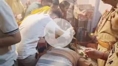 बहराइच: पांडवकालीन सिद्धनाथ मंदिर में सावन के तीसरे सोमवार को जलाभिषेक के लिए उमड़ी भक्तों की भारी भीड़, किया गया रूट डायवर्जन