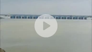 पीपलदा: कालीसिन्ध नदी पर नवनेरा एबरा बांध के 13 गेट खोलकर 2 लाख 95 हजार क्यूसेक पानी की निकासी, इटावा में नदी-नाले उफान