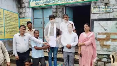 पीपलदा: बंजारी गांव में स्कूल की दुर्दशा को लेकर विधायक ने ग्रामीणों के साथ दिया धरना, समझाइश के बाद धरना किया समाप्त