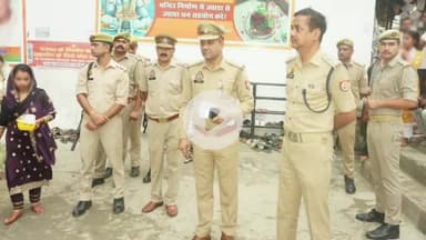 रामपुर: सावन माह के तीसरे सोमवार को सिविल लाइन क्षेत्र में ASP अतुल कुमार श्रीवास्तव ने सुरक्षा व्यवस्था का लिया जायजा