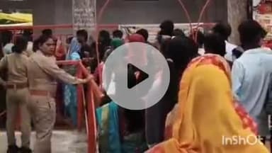 तुलसीपुर: पचपेड़वा के शिव गढ़ धाम में सावन के तीसरे सोमवार को श्रद्धालुओं की लगी भीड़