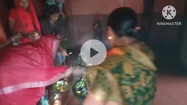 गोरौल: तीसरी सोमवारी पर गोरौल प्रखंड के विभिन्न मंदिरों में जलाभिषेक के लिए उमड़ी श्रद्धालुओं की भीड़