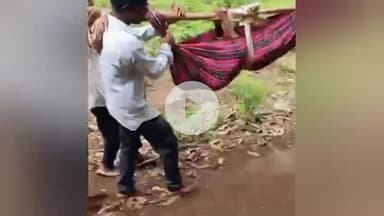 अक्कलकुवा: बांबूच्या झोळीतून गर्भवती महिलेचा ८ किलोमीटर जीवघेणा प्रवास, केवडी गावातील घटना #Jansamasya