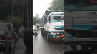 झाबुआ कलेक्टर की गाड़ी को डंपर ने मारी टक्कर बाल-बाल बची कलेक्टर #ranapurlive #dmjhabua