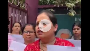 ਜਲੰਧਰ 1: ਭਾਰਗੋ ਕੈਂਪ ਵਿਖੇ ਸਰਕਾਰੀ ਸਕੂਲ ਵਿਖੇ ਮਾਪਿਆਂ ਨੇ ਕੀਤਾ ਪ੍ਰਦਰਸ਼ਨ , ਟੀਚਰ 'ਤੇ ਸ਼ਰਾਬ ਪੀ ਕੇ ਬੱਚਿਆਂ ਨੂੰ ਤੰਗ-ਪਰੇਸ਼ਾਨ ਕਰਨ ਦੇ ਲਗਾਏ ਆਰੋਪ