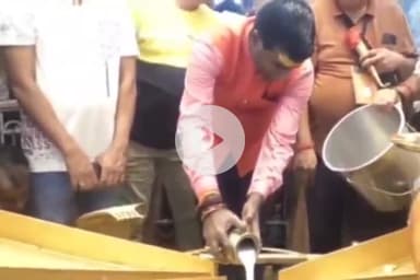 कांके: पहाड़ी मंदिर में उपायुक्त ने सावन के तीसरे सोमवार को पूजा-अर्चना की