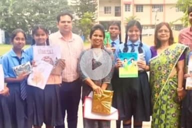 ओरमांझी: सेंट्रल एकेडमी स्कूल के बच्चों ने झारखंड के वीर स्वतंत्रता सेनानियों की याद में बनाई पेंटिंग