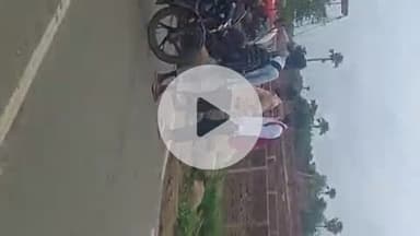 किंजर के पीछे 12 मिले गांव में एक ट्रक पलट गया जो आलू से भरा हुआ था#वायरल #ट्रेंड #वायरल वीडियो