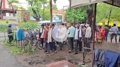 बैतूल नगर: वन अधिकार पट्टे की दावा फाइल जमा नहीं होने पर ग्रामीणों ने कलेक्टर से की शिकायत