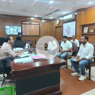 चांडिल: चांडिल क्षेत्र की विभिन्न समस्याओं को लेकर उपायुक्त से कार्यालय कक्ष में मिला भाजपा का प्रतिनिधिमंडल