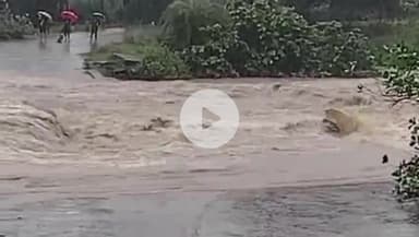 इछावर: श्यामपुर क्षेत्र के बरखेड़ा हसन में पुल पर पानी आने से मार्ग बंद, एक दर्जन गांवों का संपर्क टूटा