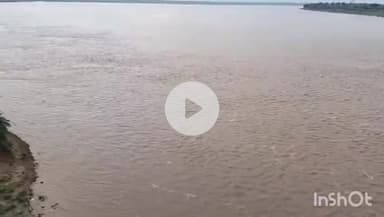 उरई: उरई में भारी बारिश के बाद बेतवा नदी का जलस्तर बढ़ने से ग्रामीणों में मचा हड़कंप, जिला प्रशासन ने चौकियों को किया अलर्ट