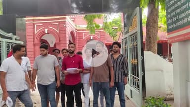 जौनपुर: कॉलेक्ट्रेट में बीएचयू नियुक्तियों की जांच की मांग को लेकर एनएसयूआई ने सौंपा ज्ञापन