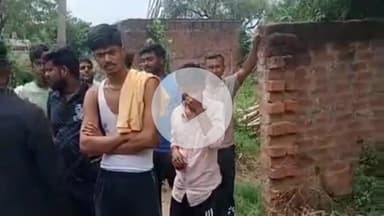 सहजनवा: भीटी खोरिया में सड़क किनारे लगे ट्रांसफार्मर की चपेट में आने से भैंस की हुई मौत, जेई ने दिया आर्थिक मदद का आश्वासन