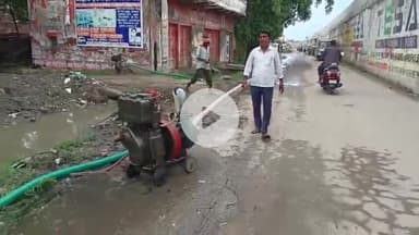 मोहनिया: मोहनिया के बरकत नगर में जल जमाव देखकर मुख्य सचिव अमृतलाल मीणा ने जताई नाराजगी, वाराणसी से लौटते समय देखा जलजमाव