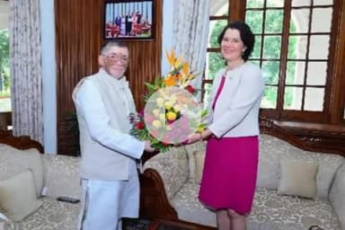 कांके: राजभवन में राज्यपाल से मिलीं अमेरिकी महावाणिज्य दूत कैथी जाइल्स डियाज़