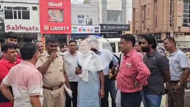 हनुमानगढ़: जंक्शन के बस स्टैंड के पास बीच सड़क खड़ी की कार, टोका तो चालक हाथापाई पर हुआ उतारू