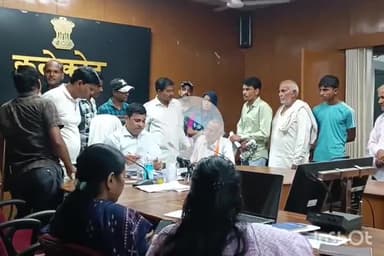 श्योपुर: संबल प्रकरण ऑनलाइन करने के निर्देश, आवास सर्वे सूची में नाम जुड़ेगा, कलेक्ट्रेट में जनसुनवाई कार्यक्रम सम्पन्न