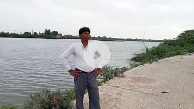 मालपुरा ट्रक स्टैंड देश वालों का मोहल्ला वार्ड नंबर 2 यहां पानी भरा हुआ है सभी परेशान है नलों में गंदा पानी आ रहा है