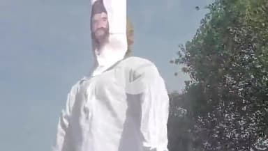 गोरखपुर: शास्त्री चौक चौराहे पर सपा कार्यकर्ताओं ने साजिद रशीदी का पुतला फूंका, सपा जिला उपाध्यक्ष के नेतृत्व में किया प्रदर्शन