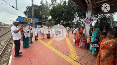 कर्रा: गोविंदपुर रोड, कर्रा, लोधमा, बक्सपुर रेलवे स्टेशनों पर बाल तस्करी के खिलाफ जागरूकता कार्यक्रम