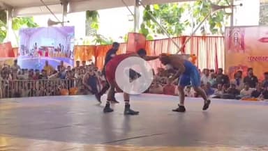 गोरखपुर: सीएम योगी ने गोरखनाथ मंदिर में नागपंचमी पर आयोजित प्रदेश स्तरीय कुश्ती प्रतियोगिता के विजेताओं को किया पुरस्कृत