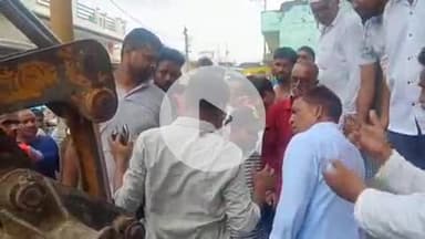 कलीनगर: न्यूरिया कस्बे में अवैध अतिक्रमण कार्यों पर प्रशासन ने चलाया बुलडोजर