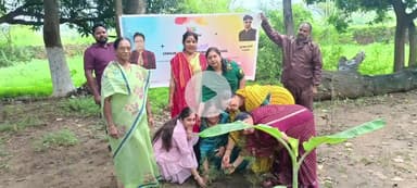 कोलेबिरा: सरना मंदिर परिसर में वृक्षारोपण कार्यक्रम, पूर्व मंत्री बिमला प्रधान ने लगाया पौधा