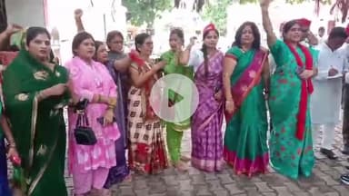 जौनपुर: कलेक्ट्रेट में सपा महिला सभा ने की मौलाना साजिद रशीदी की गिरफ्तारी की मांग