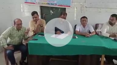 घोसी: घोसी पीएचसी के सभागार में स्वास्थ्य कर्मियों के साथ बैठक आयोजित हुई