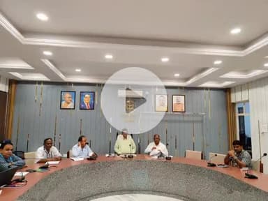 बीसलपुर: गांधी सभागार में डीएम ने स्वास्थ्य विभाग द्वारा चलाए जा रहे संचारी रोग और दस्तक अभियान की समीक्षा बैठक की