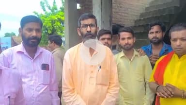 गुलेंदा गौंटिया भंडारे में पहुंचे किसान नेता देवस्वरूप पटेल क्षेत्र की जनसमस्या को लेकर की ग्रामीणों से वार्ता।