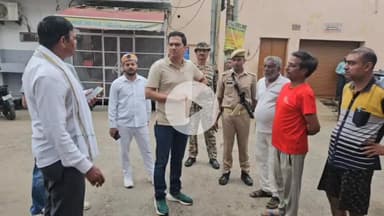 कोल: नगर आयुक्त ने वार्ड 60 और 28 में सफाई व्यवस्था का किया निरीक्षण, खराब सफाई व्यवस्था पर नगर आयुक्त का मूड हुआ ऑफ