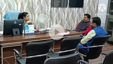 खूंटी: कर्रा प्रखंड कार्यालय में पूर्व विधायक ने अंचलाधिकारी से की भेंट