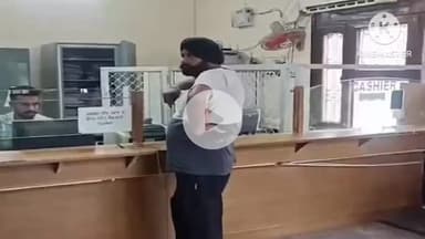 ਫਿਲੌਰ: ਫਿਲੋਰ ਦੇ ਪਿੰਡ ਮਠੱਡਾ ਖੁਰਦ ਵਿਖੇ ਚੋਰਾਂ ਨੇ ਇੱਕ ਸਕੂਲ ਵਿੱਚ ਚੋਰੀ ਕਰਨ ਦੀ ਕੀਤੀ ਕੋਸ਼ਿਸ਼ ਮੋਟਰਸਾਈਕਲ ਨੂੰ ਅੱਗ ਲਾ ਹੋਏ ਫਰਾਰ