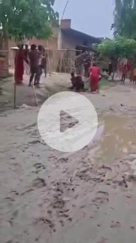 किस बात की लडाई सब यही रह जाएगा जमीन ज्यादाद। @आजमगढ़
What is the fight about, everything will remain here, land and property. #Azamgarh"