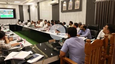 रामपुर: मंगलवार को कलेक्ट्रेट सभागार में डीएम की उपस्थिति में रामपुर विकास प्राधिकरण की बैठक का आयोजन किया गया