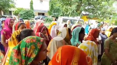 पवई: स्व सहायता समूह की महिलाओं ने पवई तहसीलदार को ज्ञापन सौंपा, कार्रवाई की मांग