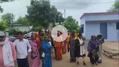 पवई: पवई जनपद पंचायत सीईओ श्री उपाध्याय को स्व-सहायता समूह की महिलाओं ने सौंपा ज्ञापन