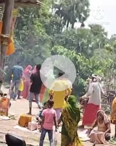 गोरौल: नागपंचमी पर गोरौल प्रखंड के गांवों में नाग देवता की पूजा करने उमड़ी श्रद्धालुओं की भीड़