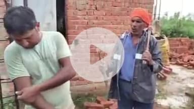 इचाक: हजारीबाग जिले के ईचाक प्रखंड में शिक्षा व्यवस्था को शर्मसार करने वाला गंभीर मामला सामने आया