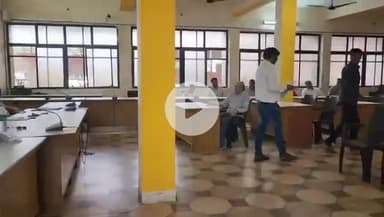 टीकमगढ़: टीकमगढ़ कलेक्ट्रेट कार्यालय में जनसुनवाई आयोजित, डिप्टी कलेक्टर ने सुनीं समस्याएं, 103 आवेदनों पर हुई सुनवाई